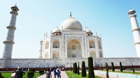 What it’s really like visiting the Taj Mahal