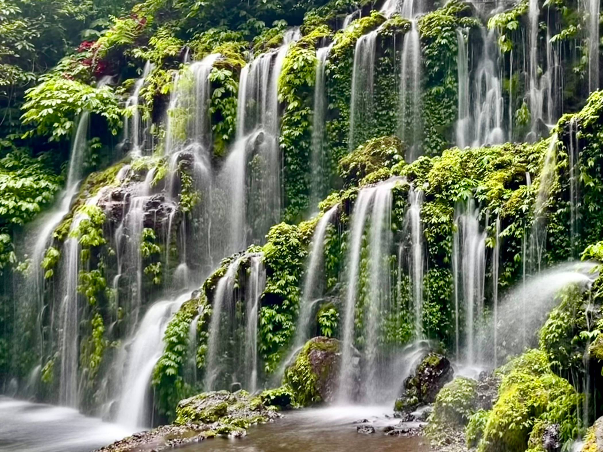 4 शानदार झरने के लिए यात्रा करने लायक